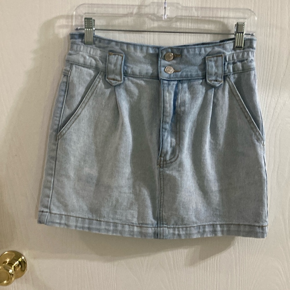FOREVER 21 Light Blue Denim Skirt. Women’s LARGE